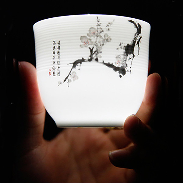一（yī）枝獨秀骨瓷擺台餐具