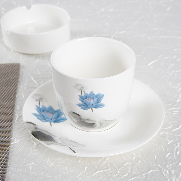 藍蓮花（huā）骨瓷擺台餐具（jù）