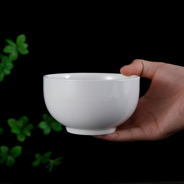 圓潤白瓷碗