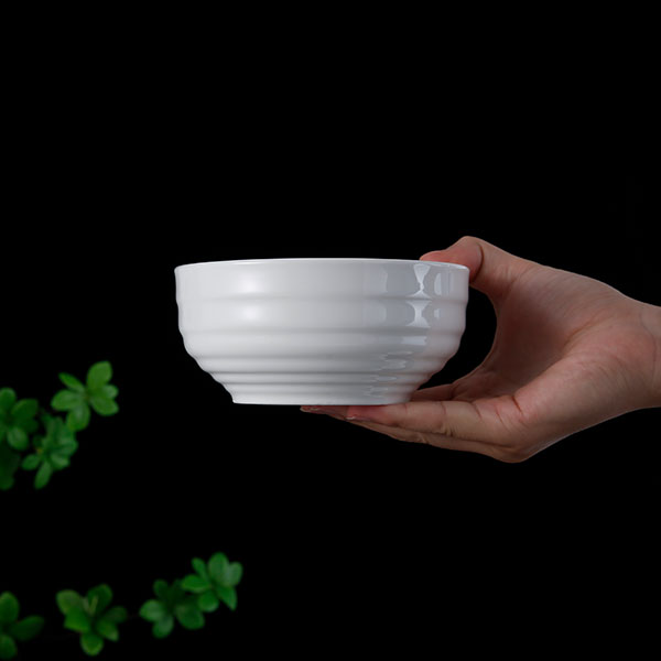 橫紋（wén）白瓷碗